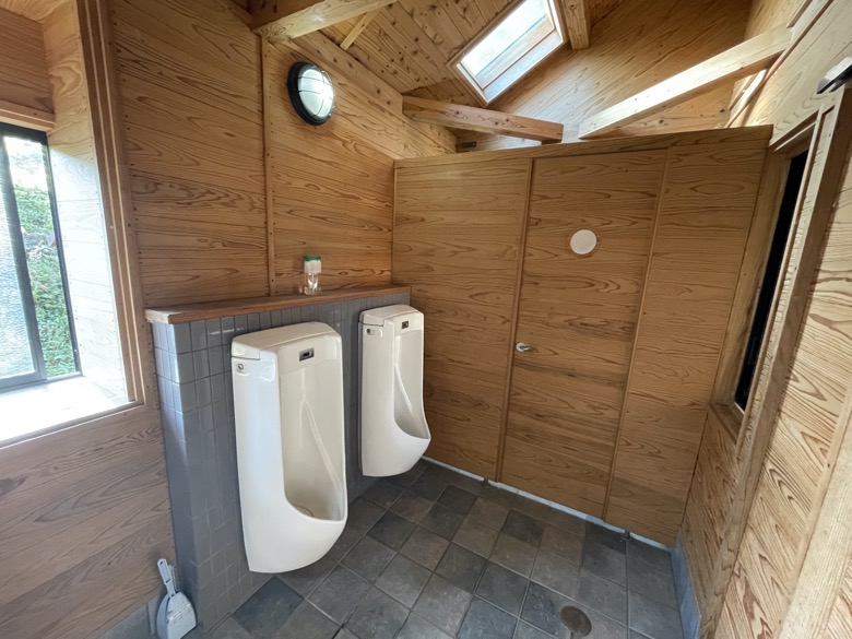 真名子木の香ランドキャンプ場トイレ